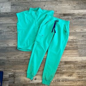 Figs scrubs top and bottom set